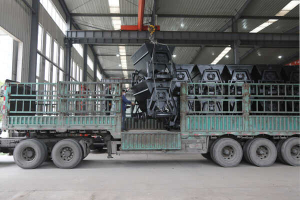 中煤集团一批改良型翻斗式矿车发往内蒙古